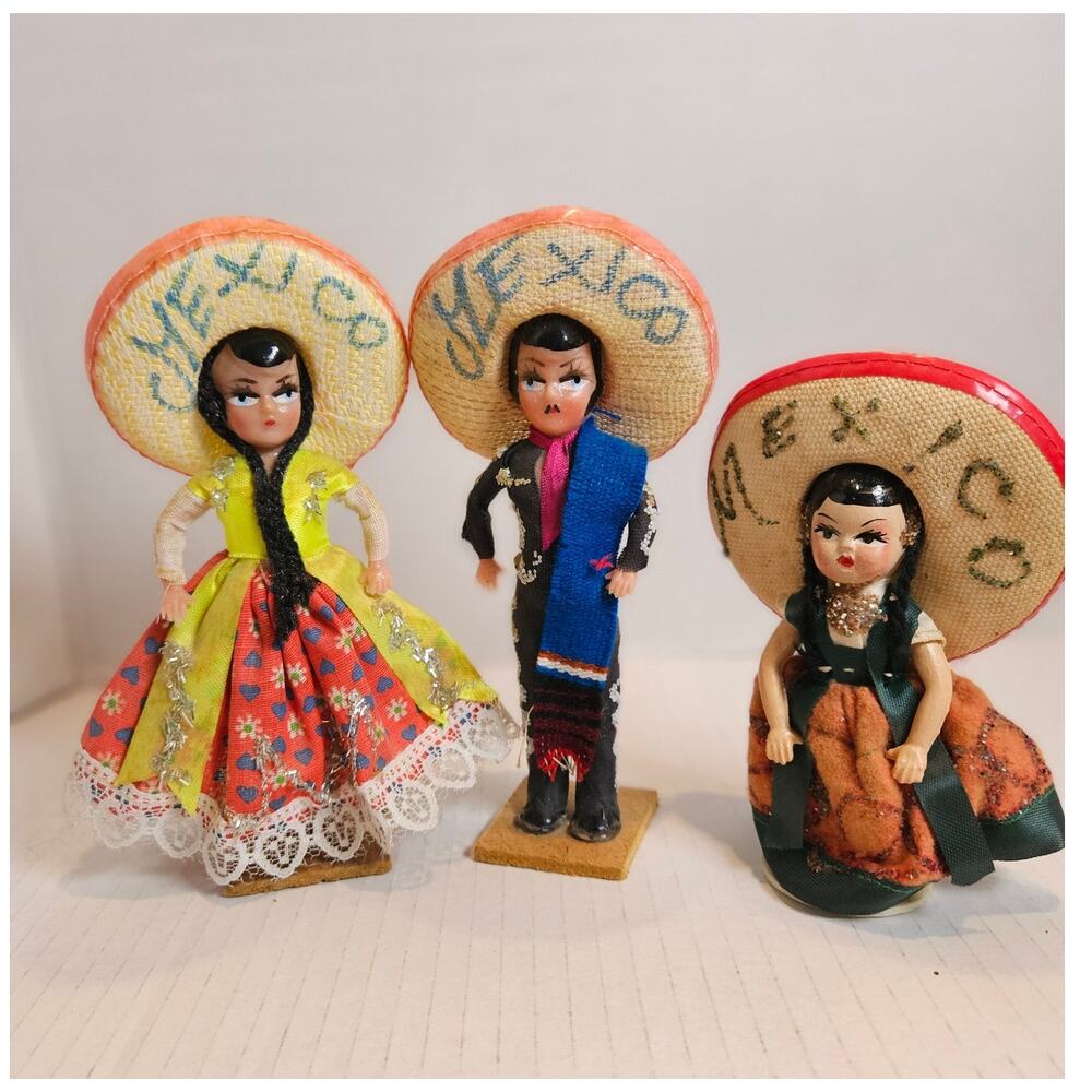 VTG Mexican souvenir dolls Hand painted folk art on stand Sombreros costume 60's